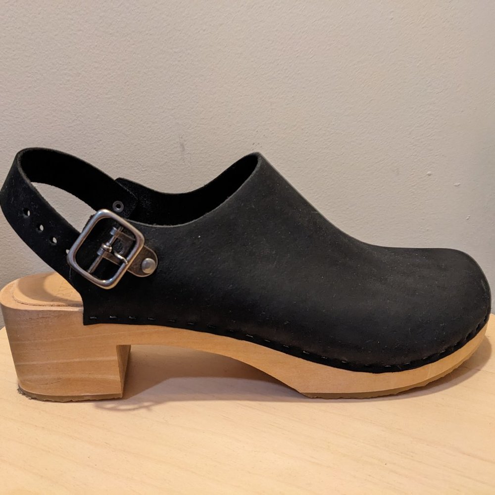 Bryr Clogs Daphne in Coal, EU 43